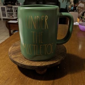 Ray Dunn Under the mistletoe mug